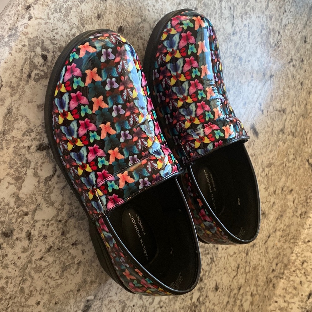 BRAND NEW!! MediChic Marilyn Monroe size 10 shoes